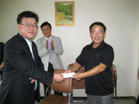 추석명절맞이 원주시 사회복지기관 성금 전달사진