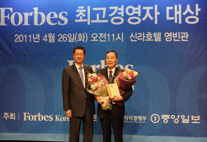 심사평가원 강윤구 원장, 포브스 정도경영 부문 대상수상 사진